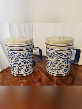 1977 Avon Country Talc Powder Salt & Pepper Tins Shakers Made in England 31677